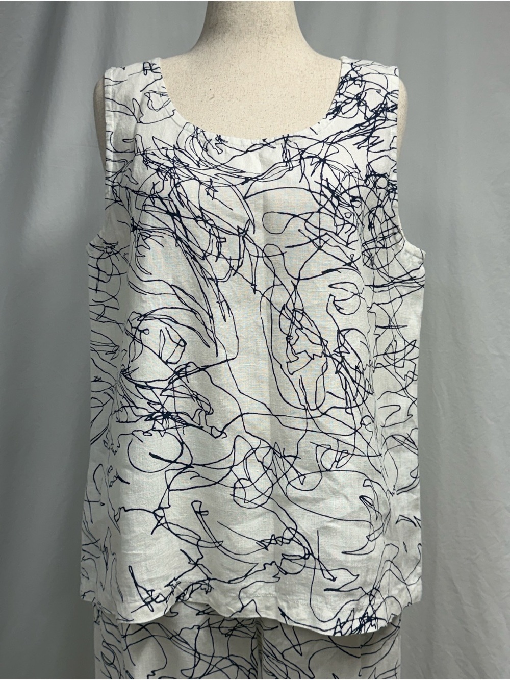 Fenini White Sleeveless 100% Linen Tank with Navy Scribble Print